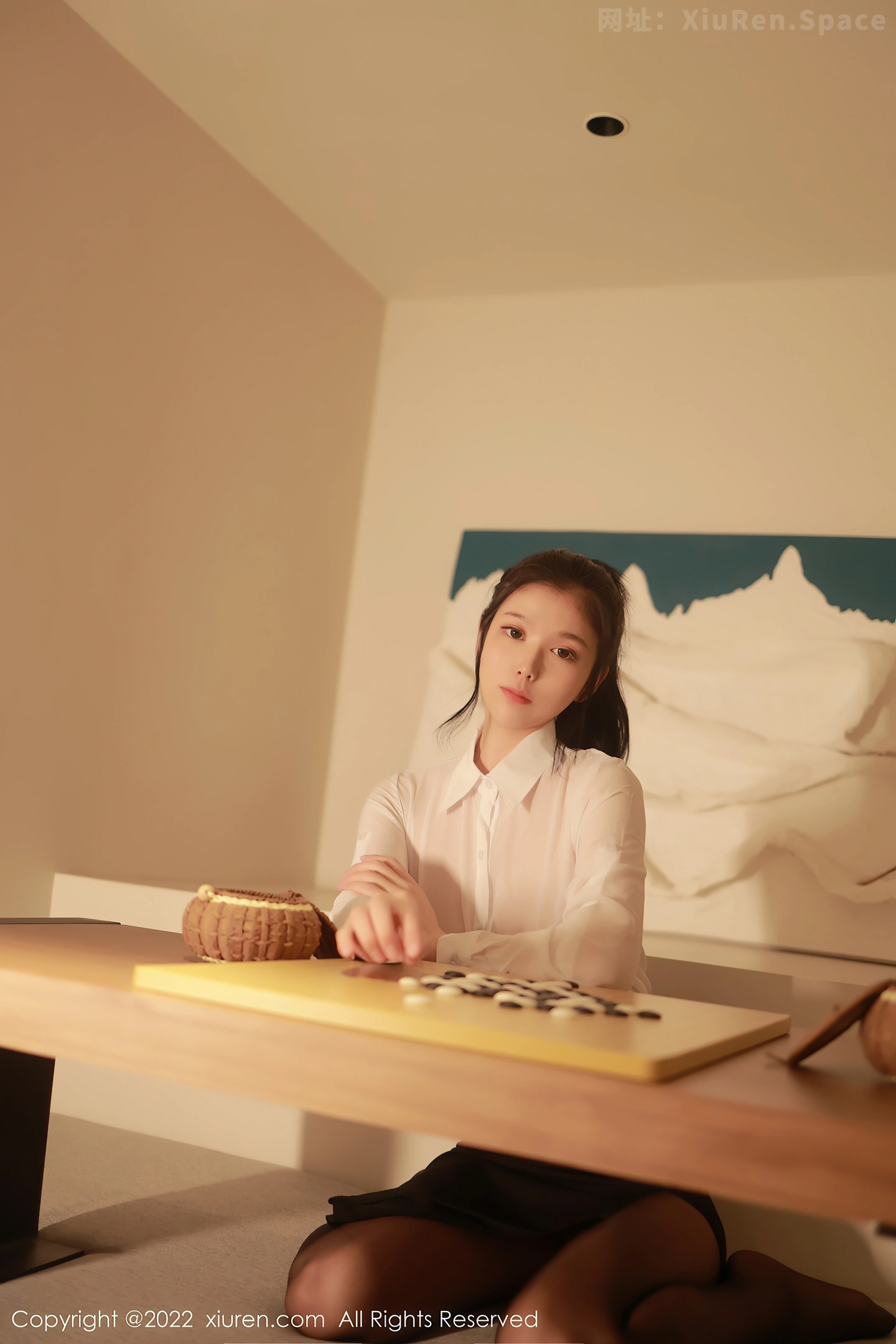 图片[5]-[XiuRen秀人网]VOL.5057 模特李雅柔白色轻透上衣配黑色短裙露开档黑丝秀翘臀诱惑写真65P-秀人网官方网站